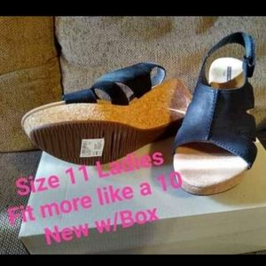 Clarks black nubuck sandal